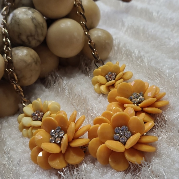 Stunning Necklace Yellow Marigold Petals Ombre Vintage Faceted Beads Crystals - Picture 3 of 8